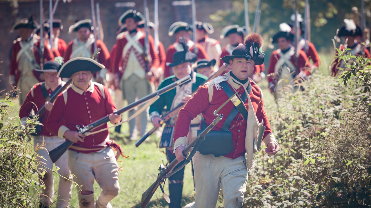 40th Regiment Light Infantry soldiers storm across a narrow path covered by the regulars